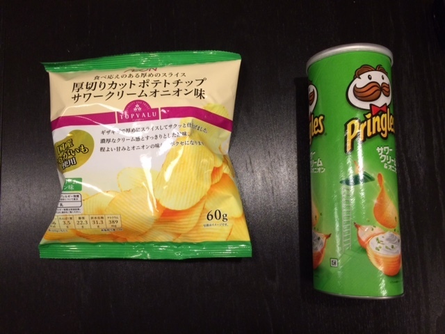 サワークリームオニオンポテチ対決その２ トップバリュ ｖｓ プリングルス 食べ比べ勝ち抜きグルメのページ